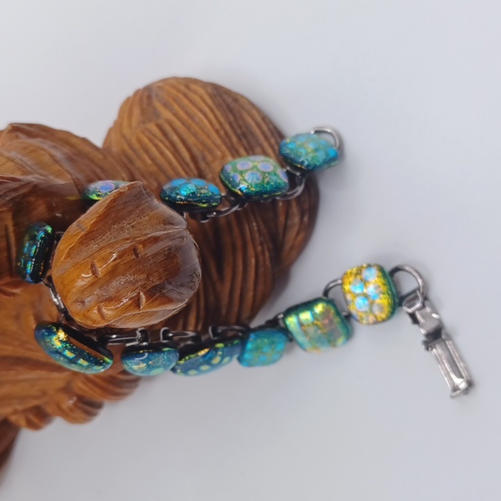 Dichroic Green and Gold Bracelet - Picture 3 of 7